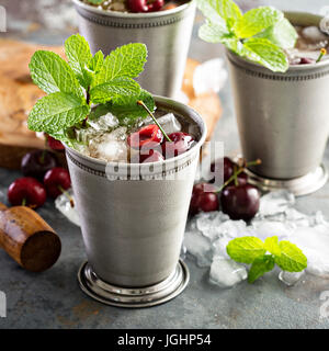 Sommer-Mint Julep cocktail Stockfoto