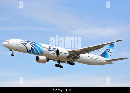 Annäherung an London Heathrow Flughafen, Großbritannien Stockfoto