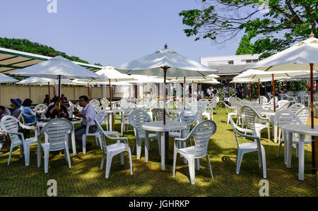 Tochigi, Japan - 20. Mai 2017. Outdoor-Café im Park im Sommer in Tochigi, Japan. Ashikaga ist eine Stadt in der Präfektur Tochigi, in der n Stockfoto