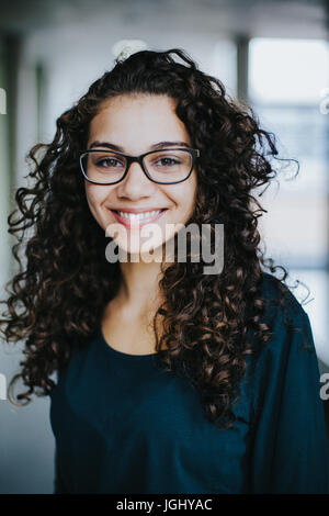 Smart, lächelnden Geschäftsfrau Stockfoto