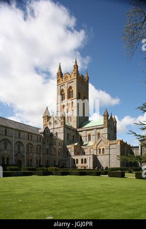 Buckfast Abbey, Buckfastleigh (Devon), Anfang des 20. Jahrhunderts Kirche und Kreuzgang-Ostflügel aus Süd-Ost Stockfoto