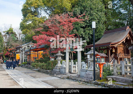 Kyoto, Japan - Studenten im Maruyama-Koen park Stockfoto