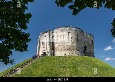 Clifford es Tower, York, Yorkshire, England, Vereinigtes Königreich Stockfoto