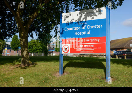 Äußere Beschilderung außerhalb der Gräfin von Chester Hospital in Chester UK Stockfoto