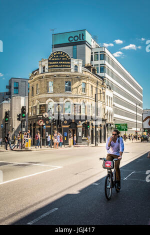 Das Old Blue Last Pub auf Great Eastern Street, Shoreditch, London, UK Stockfoto