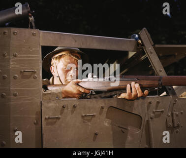 Halftrack Infanterist mit Garand Gewehr, ft. Knox, KY.  Palmer, Alfred T., Fotograf. Stockfoto