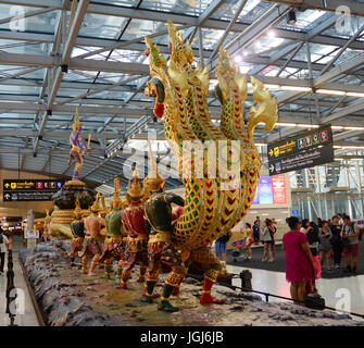 BANGKOK, THAILAND - 31. JULI 2015. Schauplatz der Buttermenge des Ozeans Milch am Flughafen Suvarnabhumi, Bangkok, Thailand. Stockfoto