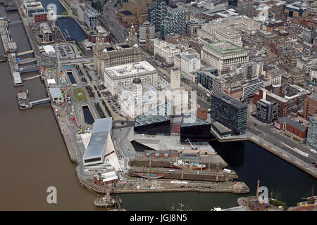 Luftaufnahme von Liverpool Waterfront mit The LIver Building, UK Stockfoto