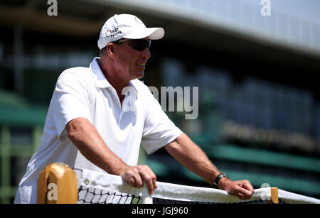 Andy Murrays Trainer Ivan Lendl beobachtet seine Trainingseinheit am fünften Tag der Wimbledon Championships im All England Lawn Tennis and Croquet Club in Wimbledon. Stockfoto