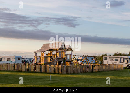 Abends am Beadnell Bay Caravan und Camping, Northumberland UK Stockfoto