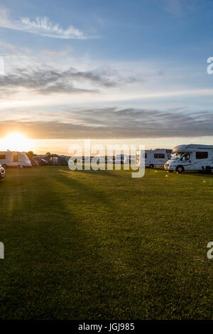 Abends am Beadnell Bay Caravan und Camping, Northumberland UK Stockfoto