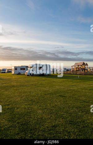 Abends am Beadnell Bay Caravan und Camping, Northumberland UK Stockfoto