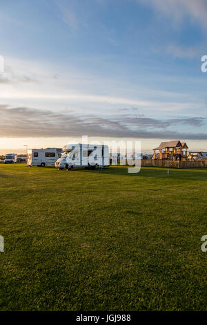 Abends am Beadnell Bay Caravan und Camping, Northumberland UK Stockfoto