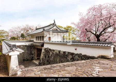Japan, Tatsuno. Eingang japanisches Haus mit traditionellen Gittertyp