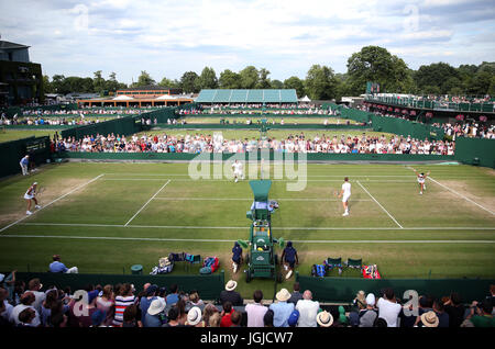 Heather Watson und Henri Kontinen während ihre Doppel match gegen Victoria Azarenka und Nenad Zimonjic am Tag fünf der Wimbledon Championships in The All England Lawn Tennis and Croquet Club, Wimbledon. Stockfoto