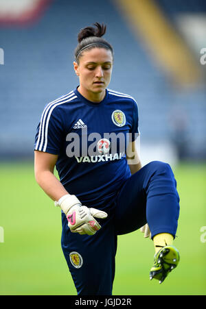 Schottland Torwart Gemma Fay Aufwärmen vor dem Spiel International Challenge im Starks Park, Kirkcaldy. PRESSEVERBAND Foto. Bild Datum: Freitag, 7. Juli 2017. Vgl. PA Geschichte Fußball Schottland Frauen. Bildnachweis sollte lauten: Ian Rutherford/PA Wire. Einschränkungen: Verwendung Beschränkungen unterworfen. Nur zur redaktionellen Verwendung. Gewerbliche Nutzung nur mit vorheriger schriftlicher Zustimmung des Scottish FA. Stockfoto