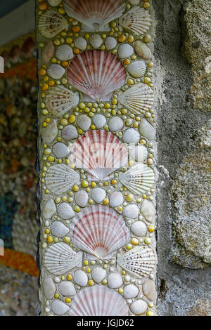 Das Shell-Haus, entworfen von Lucy Dorrien-Smith in Tresco Abbey Gardens, Tresco Insel, Isles of Scilly, England, Vereinigtes Königreich. Stockfoto