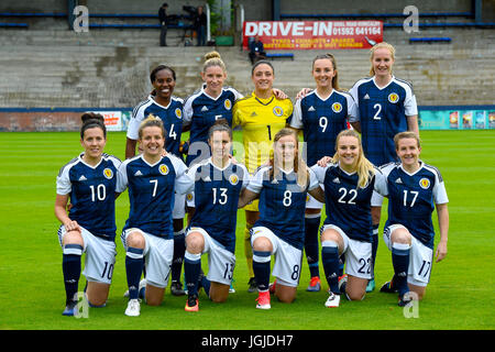 Schottland-Frauen-Team-Gruppe. Obere Reihe (von links nach rechts) Ifeoma Dieke, Leanne Ross, Gemma Fay Caroline Wehr und Vaila Barsley. Untere Reihe (von links nach rechts) Leanne Crichton, Hayley Lauder Jane Ross, Erin Cuthbert, Fiona Brown und Frankie Brown während der International Challenge Match bei Starks Park, Kirkcaldy. PRESSEVERBAND Foto. Bild Datum: Freitag, 7. Juli 2017. Vgl. PA Geschichte Fußball Schottland Frauen. Bildnachweis sollte lauten: Ian Rutherford/PA Wire. Einschränkungen: Verwendung Beschränkungen unterworfen. Nur zur redaktionellen Verwendung. Gewerbliche Nutzung nur mit vorheriger schriftlicher Zustimmung des Scottish FA. Stockfoto