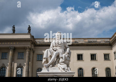 Alexander von Humboldt-Statue vor der Humboldt-Universität zu Berlin Stockfoto