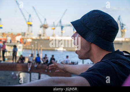 Hamburg, Deutschland. 6. Juli 2017. Fischmarkt/Hamburg - Deutschland 6. Juli 2017: Evangelisch ist fluchen bei der Polizei. Bildnachweis: Eva Agata Draze/Alamy Live-Nachrichten Stockfoto