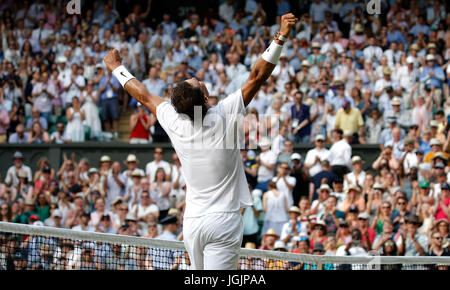 RAFAEL NADAL FEIERT SIEG GEGEN KAREN KHACHANOV, die Wimbledon Championships 2017, die Wimbledon Championships 2017, 2017 Stockfoto