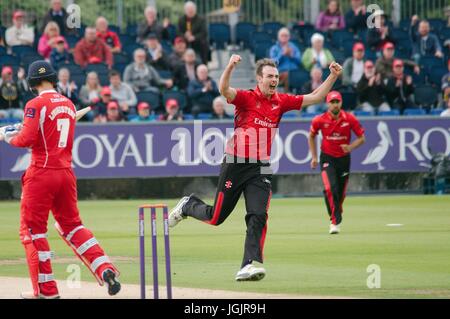 Chester Le Street, UK. 7. Juli 2017. James Weighell von Durham Jets feiern die Entlassung von Lancashire Blitz batsman Liam Livingstone in ihrer NatWest T20 Blast Match im Emirates Riverside. Credit: Colin Edwards/Alamy leben Nachrichten Stockfoto