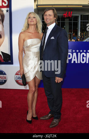 Los Angeles, CA, USA. 2. August 2012. LOS ANGELES - AUG 2: Grant Show, Katherine LaNasa bei der '' die Kampagne '' Premiere im TCL Chinese Theater IMAX am 2. August 2012 in Los Angeles, CA-Credit: Kay Blake/ZUMA Draht/Alamy Live-Nachrichten Stockfoto