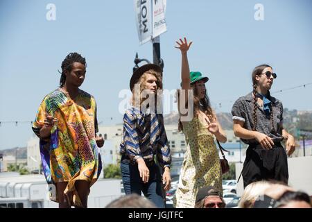 Hollywood, Kalifornien, USA. Juli 2017. Fans besuchen Ringo Starr's 'Peace & Love' 77. Geburtstag Capitol Records Juli 7,2017 Hollywood, Kalifornien. Stockfoto