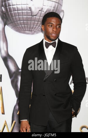 Pasadena, CA, USA. 5. Februar 2016. LOS ANGELES - 5 FEB: Chadwick Boseman im 47. NAACP Image Awards Presse Zimmer an das Pasadena Civic Auditorium am 5. Februar 2016 in Pasadena, CA Credit: Kay Blake/ZUMA Draht/Alamy Live-Nachrichten Stockfoto