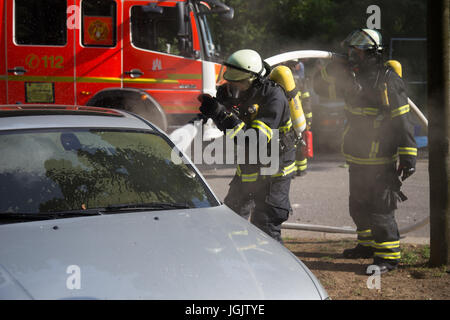 Hamburg, Deutschland. 7. Juli 2017. Demonstranten und Polizei Zusammenstoß in Hamburg, Deutschland, am ersten Tag des G20-Gipfels. Bildnachweis: Ted Hammond/Alamy Live-Nachrichten Stockfoto