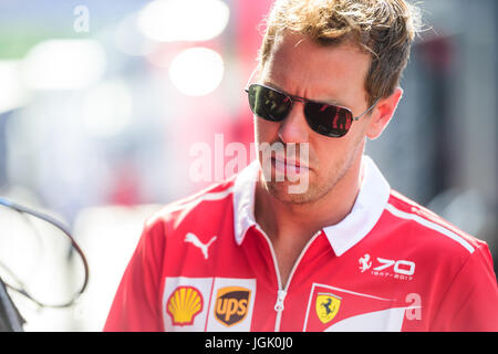 Spielberg, Österreich. 7. Juli 2017. Sebastian Vettel Deutschlands wird vor der Fahrerbesprechung beim F1 Grand Prix von Österreich auf dem Red Bull Ring in Spielberg, Österreich am 7. Juli 2017 gesehen. Bildnachweis: Jure Makovec/Alamy Live-Nachrichten Stockfoto