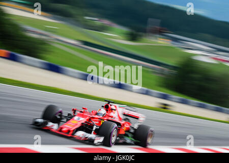 Spielberg, Österreich. 7. Juli 2017. Sebastian Vettel Deutschland treibt seinen Ferrari während des zweiten Trainings des österreichischen Grand Prix F1 auf dem Red Bull Ring in Spielberg, Österreich am 7. Juli 2017, Credit: Jure Makovec/Alamy Live News Stockfoto