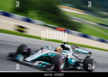 Spielberg, Österreich. 7. Juli 2017. Lewis Hamilton von Großbritannien treibt seinen Mercedes während im zweiten Training der F1 Grand Prix von Österreich auf dem Red Bull Ring in Spielberg, Österreich am 7. Juli 2017, Credit: Jure Makovec/Alamy Live News Stockfoto