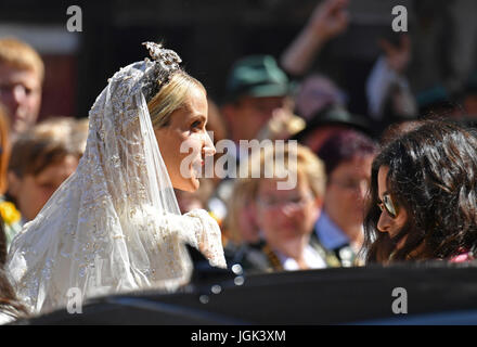 Hannover, Deutschland. 8. Juli 2017. Ekaterina von Hannover kommt für ihre kirchliche Trauung mit Prinz Ernst August von Hannover an der Marktkirche-Kirche in Hannover, 8. Juli 2017. Foto: Julian Stratenschulte/Dpa/Alamy Live News Stockfoto