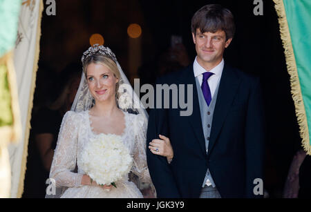 Hannover, Deutschland. 8. Juli 2017. Prinz Ernst August von Hannover und Ekaterina Hannover verlassen die Kirche nach ihrer kirchlichen Trauung in der Marktkirche in Hannover, Kirche 8. Juli 2017. Foto: Julian Stratenschulte/Dpa/Alamy Live News Stockfoto