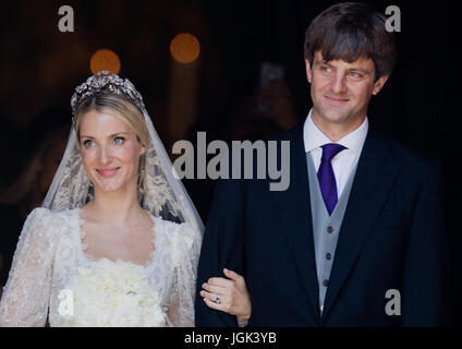 Hannover, Deutschland. 8. Juli 2017. Prinz Ernst August von Hannover und Ekaterina Hannover verlassen die Kirche nach ihrer kirchlichen Trauung in der Marktkirche in Hannover, Kirche 8. Juli 2017. Foto: Julian Stratenschulte/Dpa/Alamy Live News Stockfoto