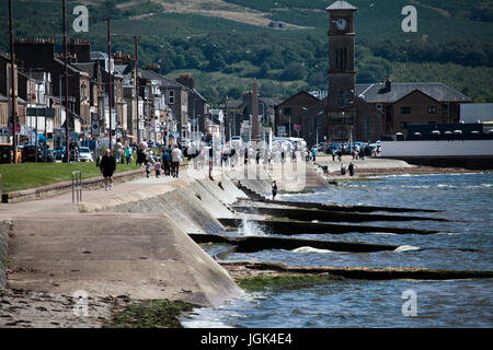 Helensburgh 8. Juli 2017. Ein wenig Sonnenschein in Schottland endlich obwohl luftig und nirgends so Warm wie anderswo im Vereinigten Königreich. Bildnachweis: ALAN OLIVER/Alamy Live-Nachrichten Stockfoto