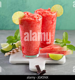 Wassermelone Slushie mit Kalk Stockfoto