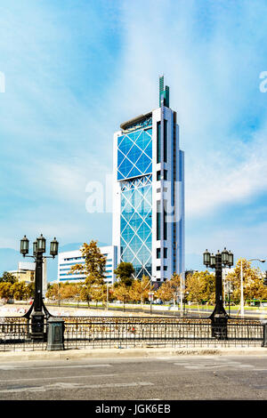 Santiago, Chile - 14. April 2017: Torre telefonica Telefónica-Hochhauses in Santiago de Chile Stockfoto