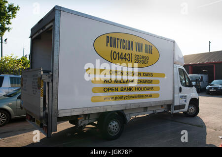 Pontycun Van Hire an der Ostseite kambrischen Gewerbegebiet am 19. Juni 2017 in Pontycun, Wales. Ein van, der scheinbar von Pontycun Van Hire vermietet gepflügt in Fußgänger in der Nähe von Finsbury Park-Moschee am Severn Sisters Road, North London rund 12,20 heute Morgen. Polizei haben berichtet, dass 10 Personen verletzt wurden und getötet. Ein 48 Jahre alter Mann wurde verhaftet. Premierminister Theresa May hat gesagt, dass die Polizei behandeln es als einen potenziellen terroristischen Anschlags. Stockfoto