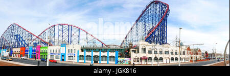 Panoramablick auf The Big One Achterbahn und Ocean Boulevard, Pleasure Beach Amusement Park, Blackpool, Lancashire, UK Stockfoto