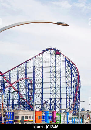 Die Big One Achterbahn auf der Pleasure Beach Amusement Park, Blackpool, Lancashire, UK Stockfoto