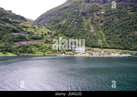 Ornevegen - Adler-Straße, die Straße in Norwegen schwingt durch 11 Haarnadelkurven vom Geirangerfjord bis zum höchsten Punkt auf der Strecke Stockfoto