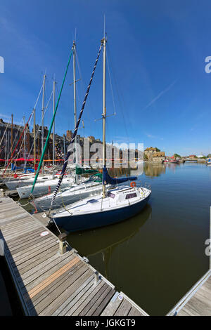 HONFLEUR, FRANKREICH - JUNI 2014; Ansicht von Honfleur, charakteristische Stadt in der Normandie. Stockfoto