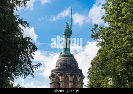 Statue des Cheruscan Arminius im Teutoburger Wald in der Nähe der Stadt Detmold, Deutschland. Stockfoto