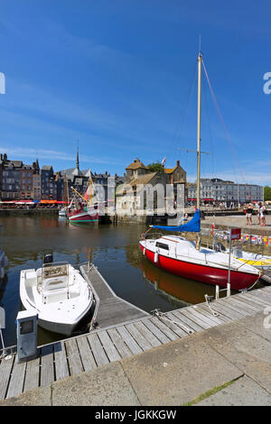 HONFLEUR, FRANKREICH - JUNI 2014; Ansicht von Honfleur, charakteristische Stadt in der Normandie. Stockfoto