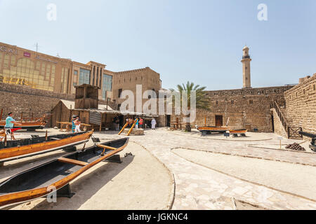 Boot-Ausstellung im Hof des Dubai Museum, Al Fahidi Fort, Bur Dubai, Vereinigte Arabische Emirate, Naher Osten Stockfoto