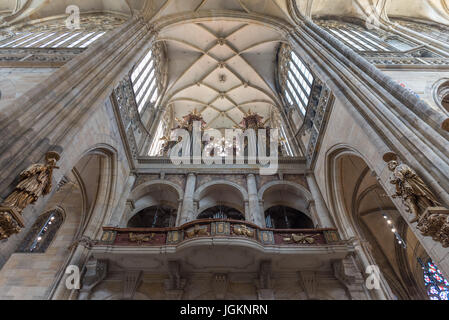 Innenraum der St.-Veit, Wenzel und Adalbert Kathedrale, Prag Stockfoto