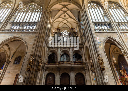 Innenraum der St.-Veit, Wenzel und Adalbert Kathedrale, Prag Stockfoto