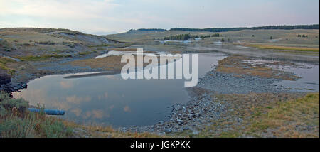 Sonnenuntergang am Elch Geweih Creek und Yellowstone River im Hayden Valley im Yellowstone National Park in Wyoming USA Stockfoto